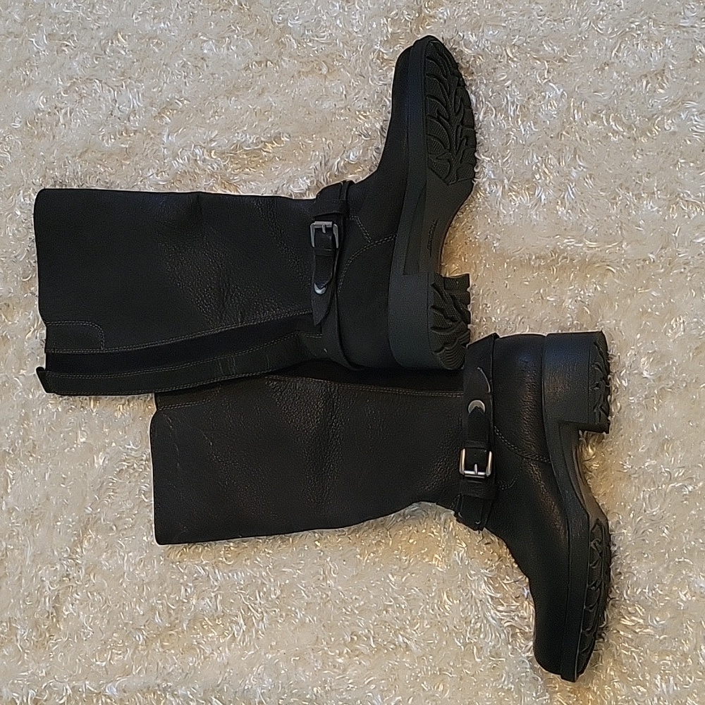 GORGEOUS!! EARTH BOOTS Size 8b